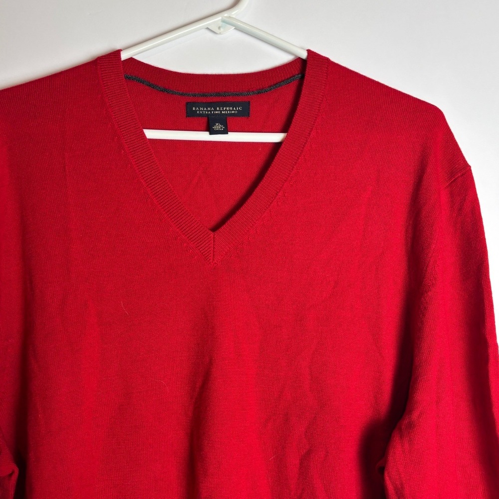 Banana Republic Mens XL Red Extra Fine Merino Wool V-Neck Sweater Long Sleeve